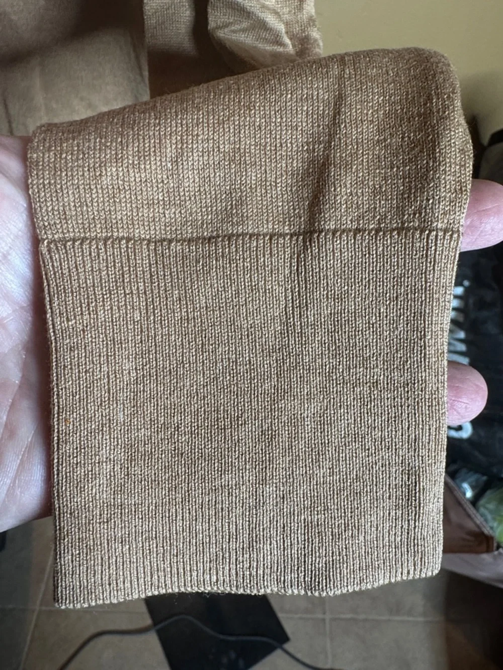 Banana Republic Silk Cashmere V-Neck Sweater Camel Brown Lightweight Knit Medium - Picture 6 of 8
